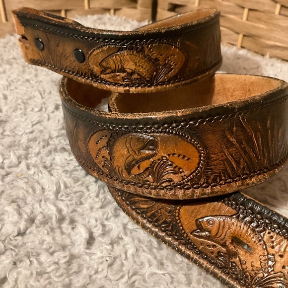 🎣 VNTG Bass Pro Leather Belt - Picture 5 of 7